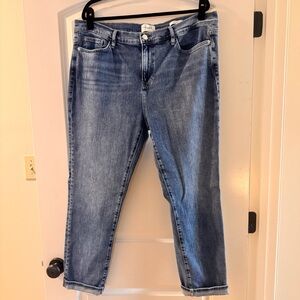 Frame Le Garçon Denim in  “Daphne Blue” size 33. NWOT